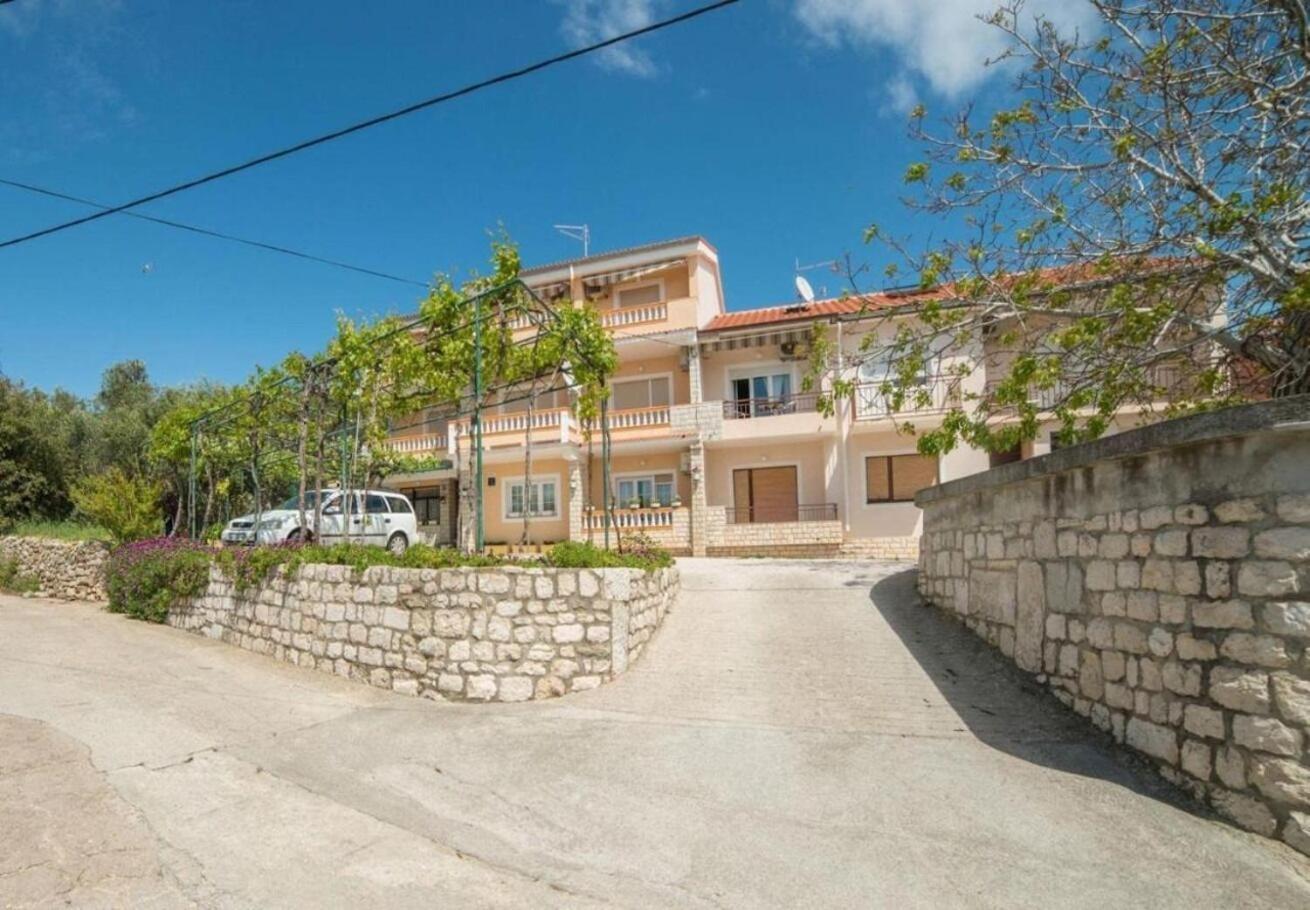 Apartments Dusa Banjol Exterior photo